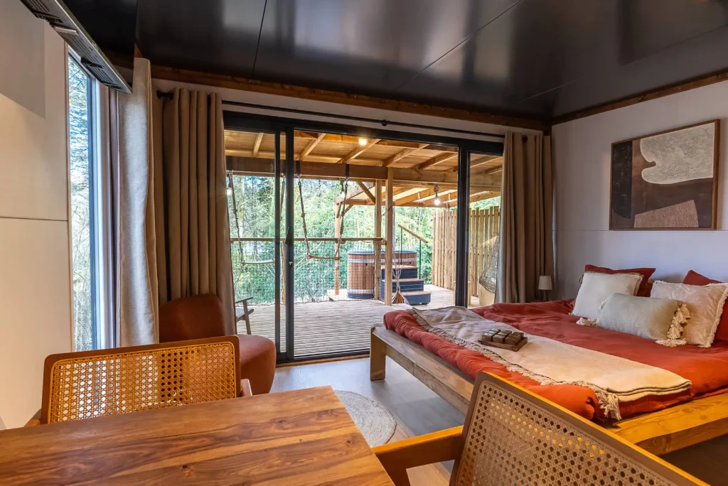 Location de cottage Super Premium avec jacuzzi privé en Bretagne, idéal pour 6 personnes